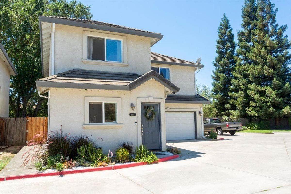 1319 Lilac - Photo 1