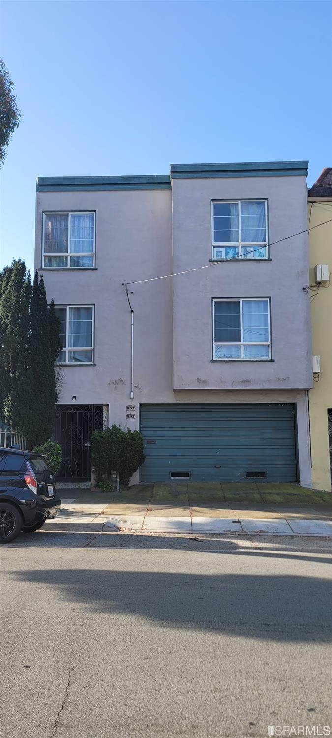 727 Holloway Avenue - Photo 1