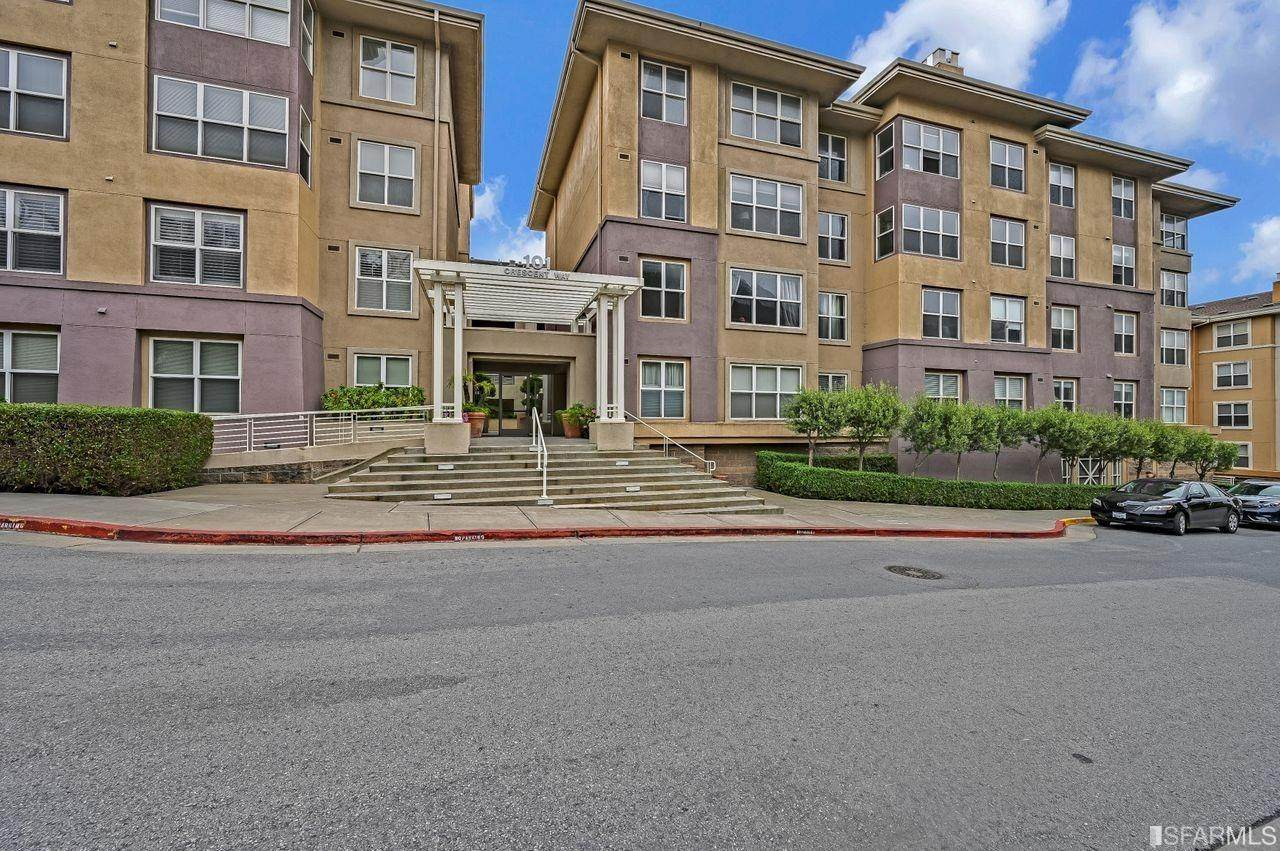 101 Crescent Way - Photo 1