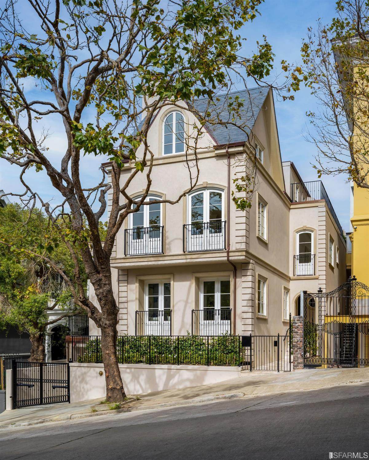 2824 Scott Street - Photo 1
