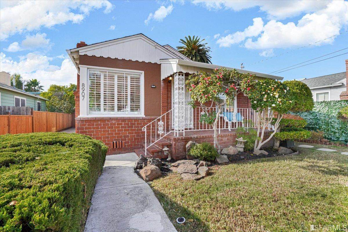 8907 Hillside Street - Photo 1