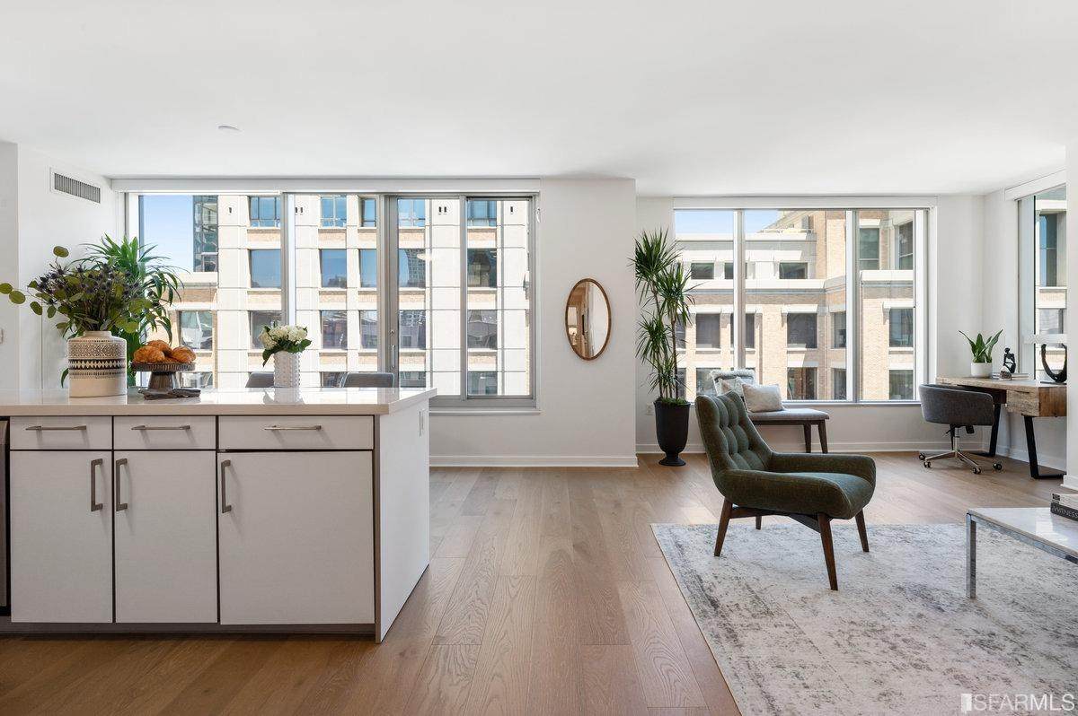 318 Spear Street - Photo 1