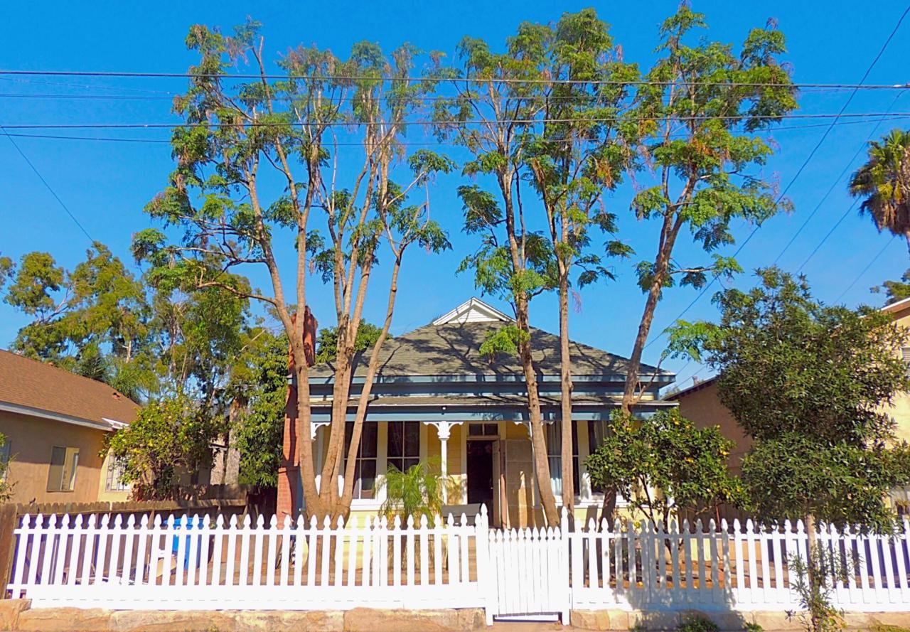 806 Orange Ave - Photo 1