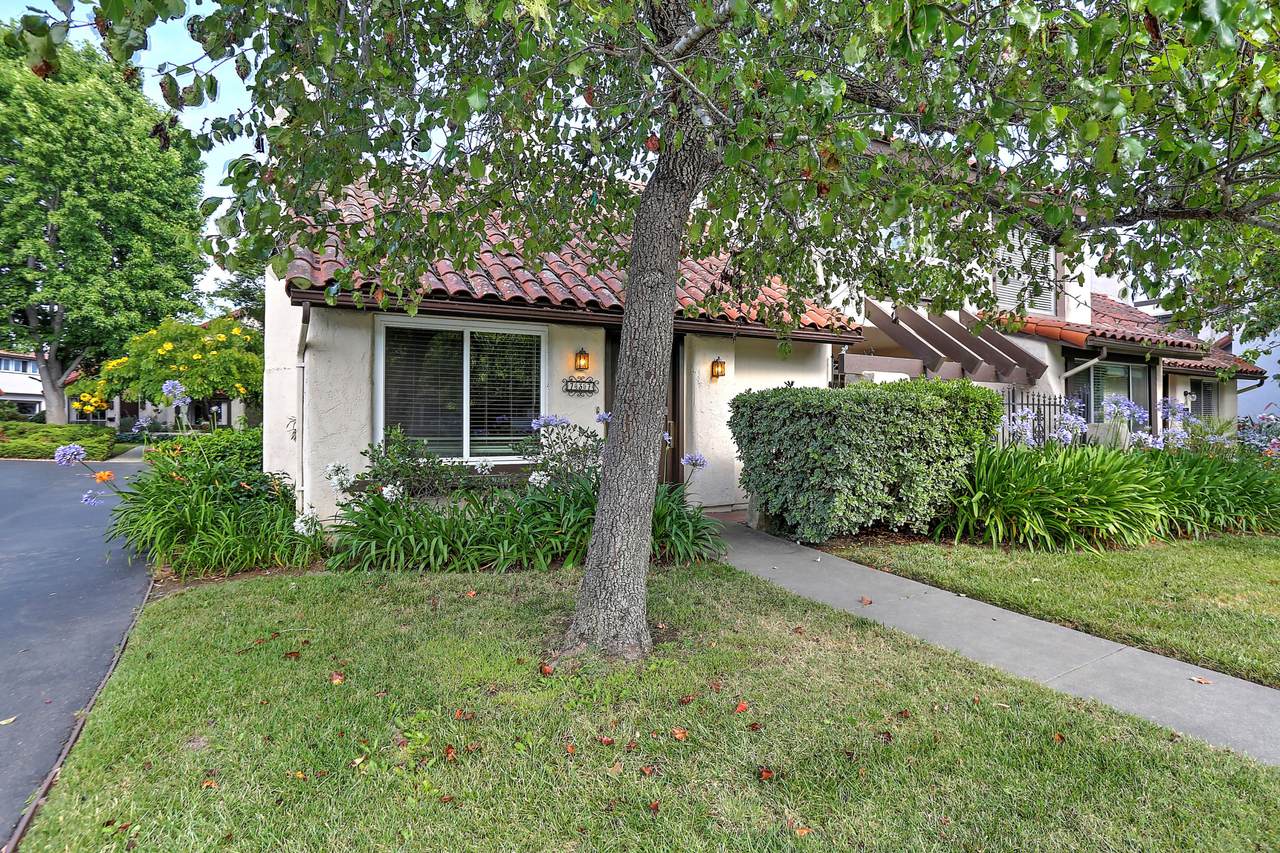 737 Calle De Los Amigos - Photo 1