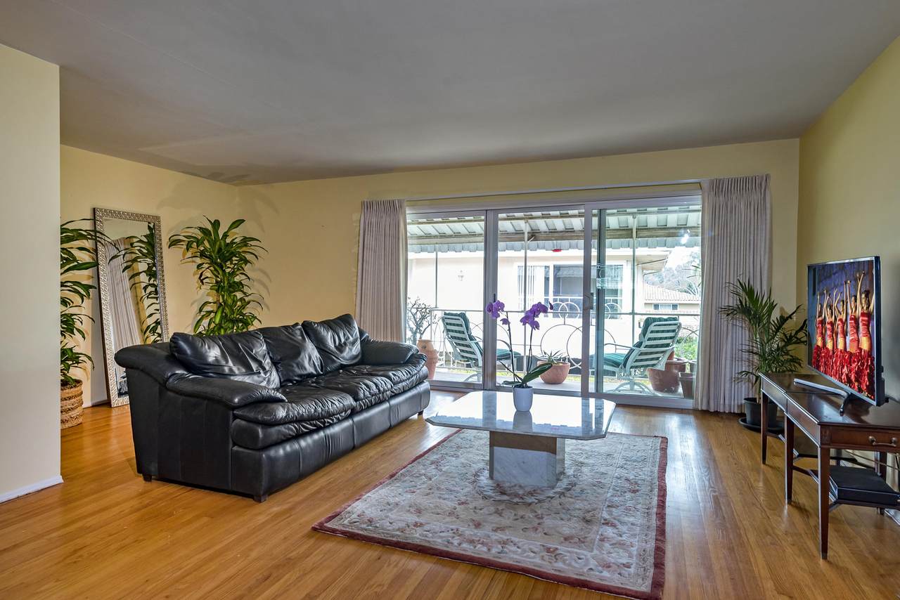 8 Constance Ave - Photo 1