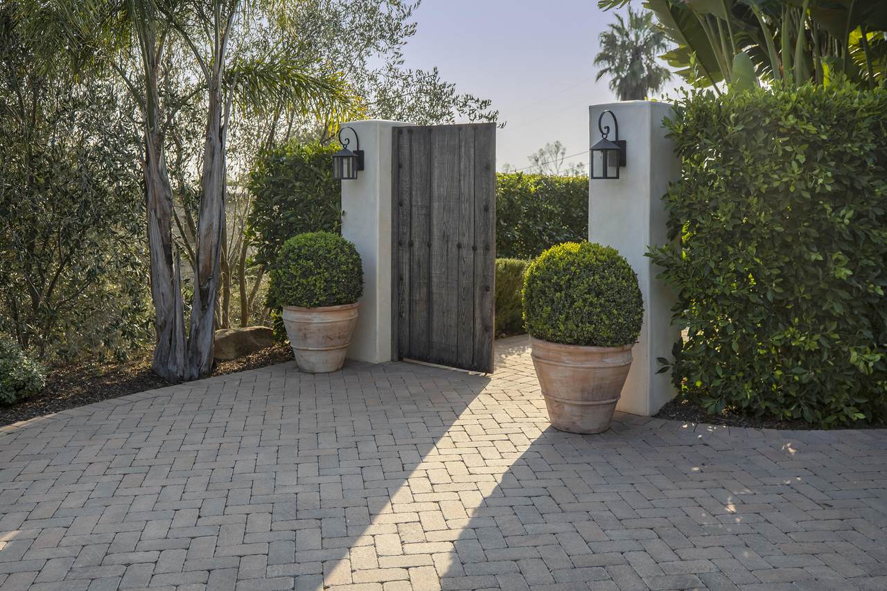 241 Mountain Dr - Photo 1