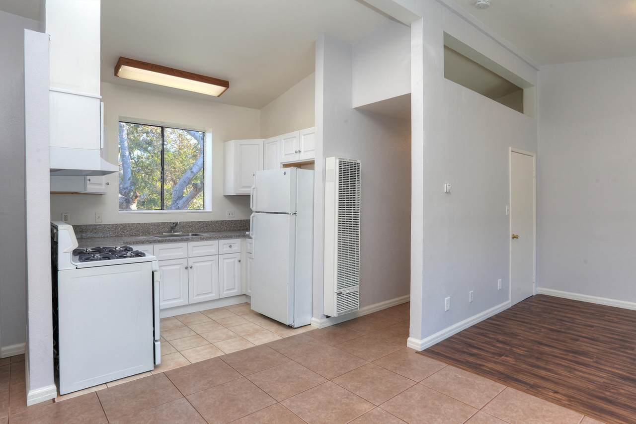 521 Anapamu St - Photo 1