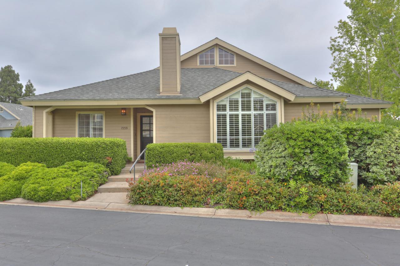 1559 Meadow Cir - Photo 1