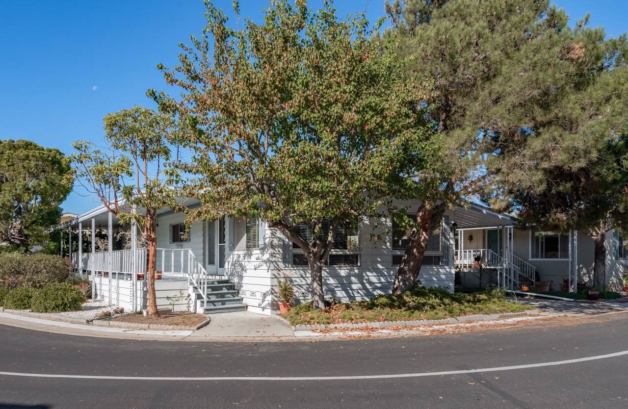 945 Ward Dr - Photo 1
