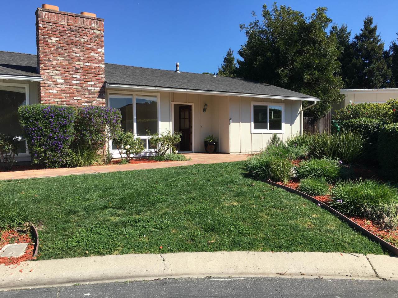 980 Village Ln - Photo 1
