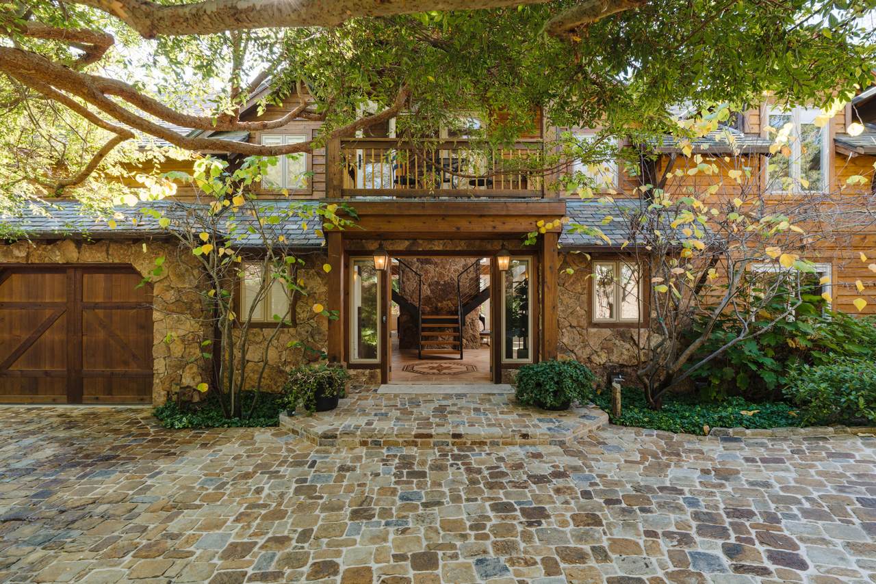 928 Aleeda Ln - Photo 1