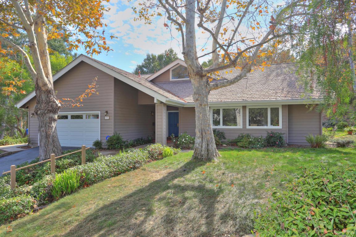 705 Poinsettia Way - Photo 1