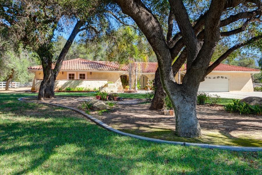 1175 Camille Dr - Photo 1