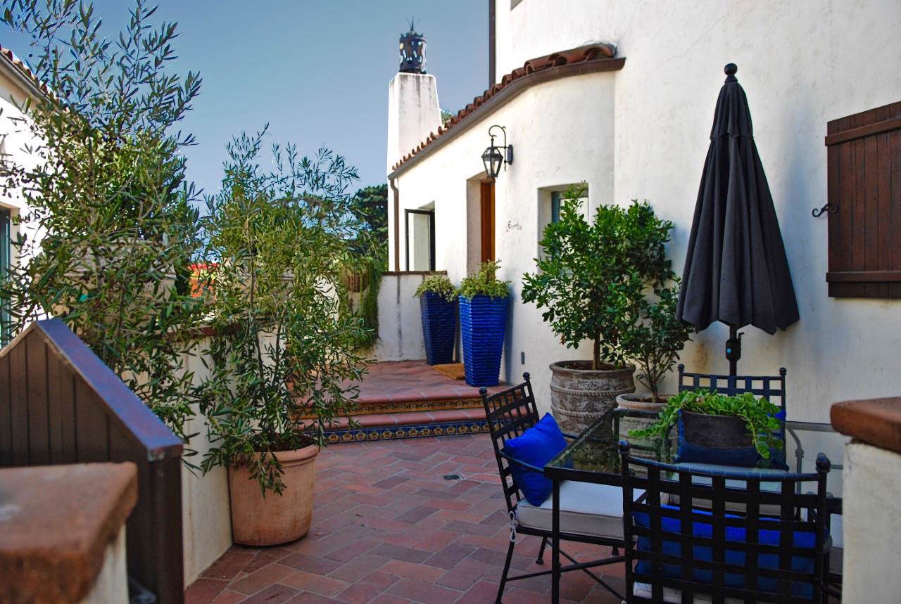 1011 Rinconada Rd - Photo 1