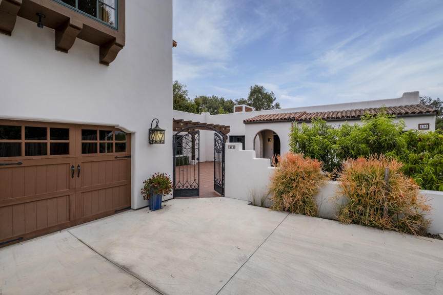 494 La Cumbre Rd - Photo 1