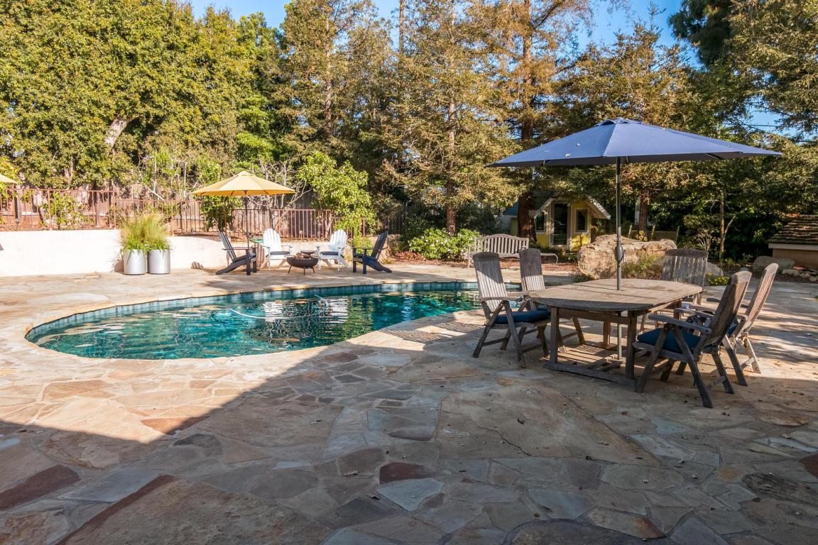 100 Palm Tree Ln - Photo 1