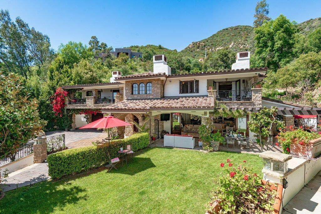 330 Mountain Dr - Photo 1