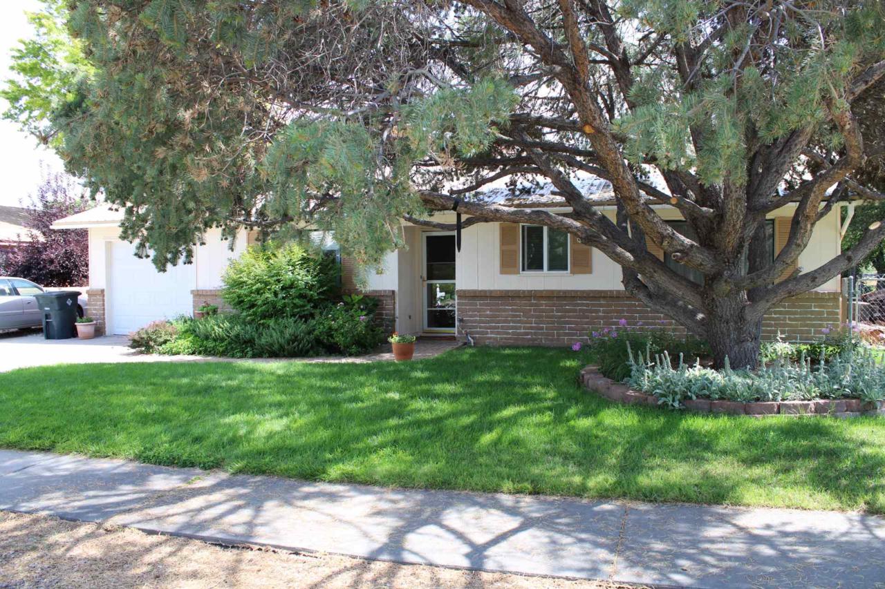 495 Ridgecrest Ave - Photo 1