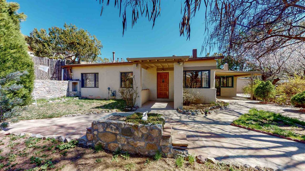 4 B Gonzo Dr. - Photo 1