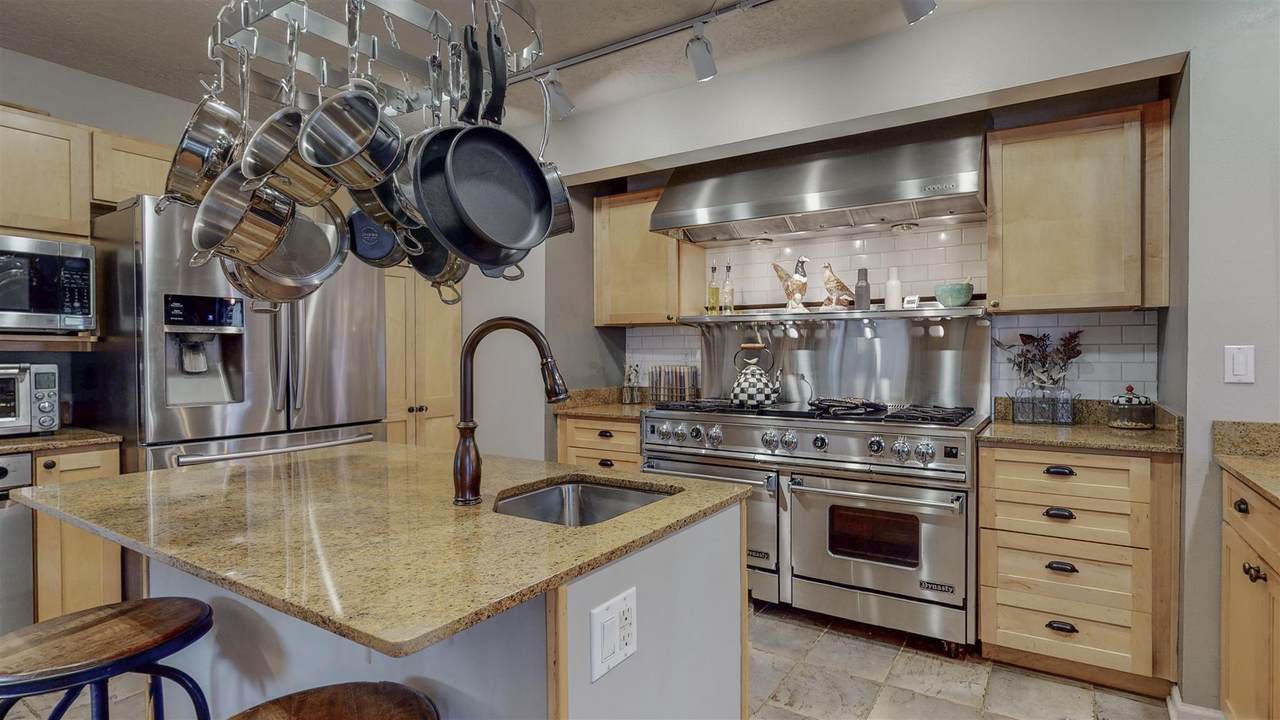 2360 Canyon Glen - Photo 1