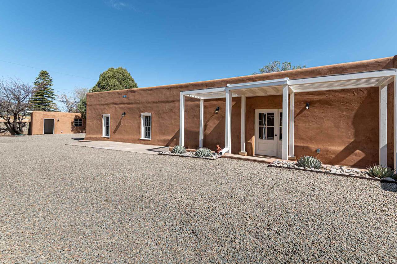 908 Galisteo - Photo 1