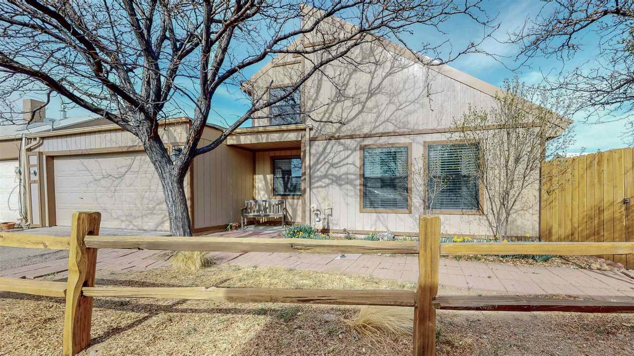 1105 Willow - Photo 1
