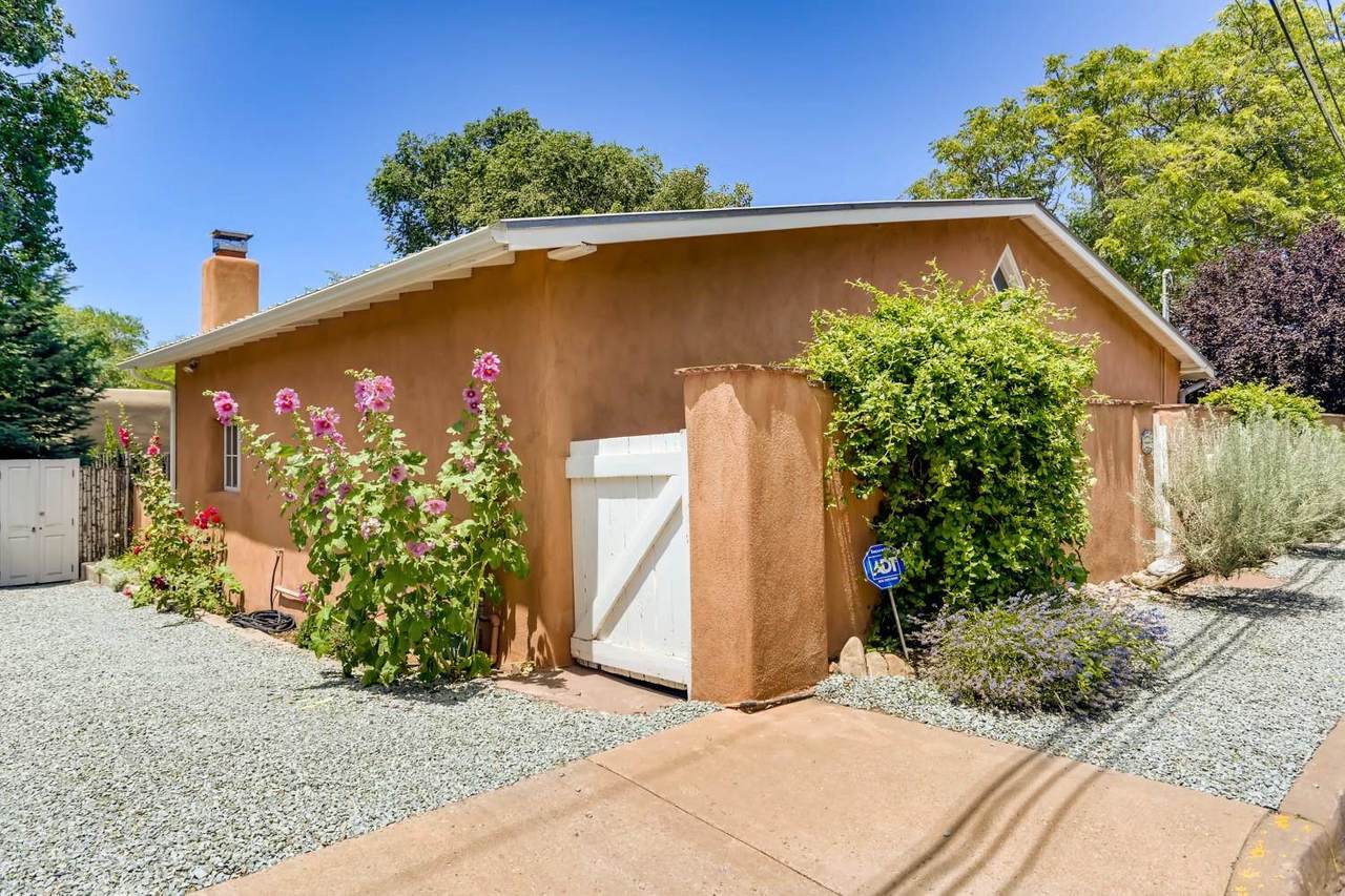 864 Palace Ave - Photo 1