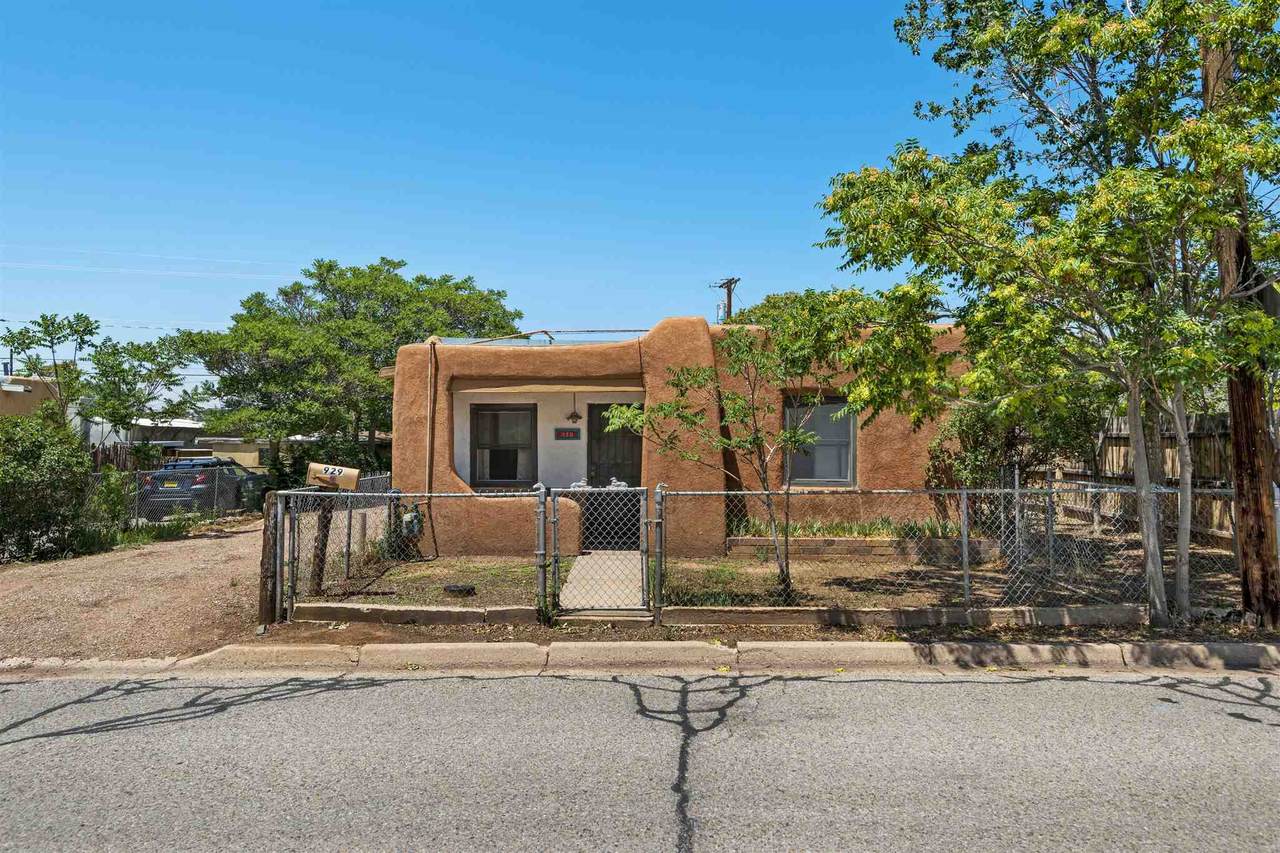 929 Roybal St - Photo 1