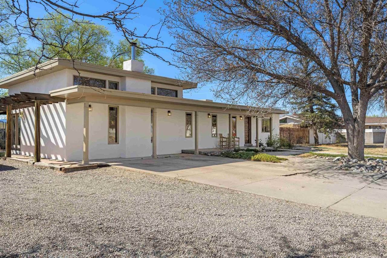 630 Sunset Drive - Photo 1