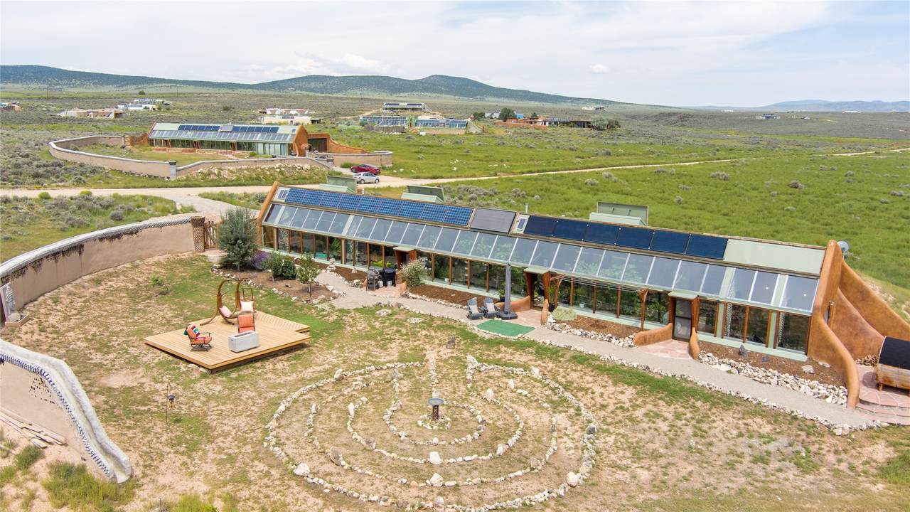 27 Earthship Way - Photo 1