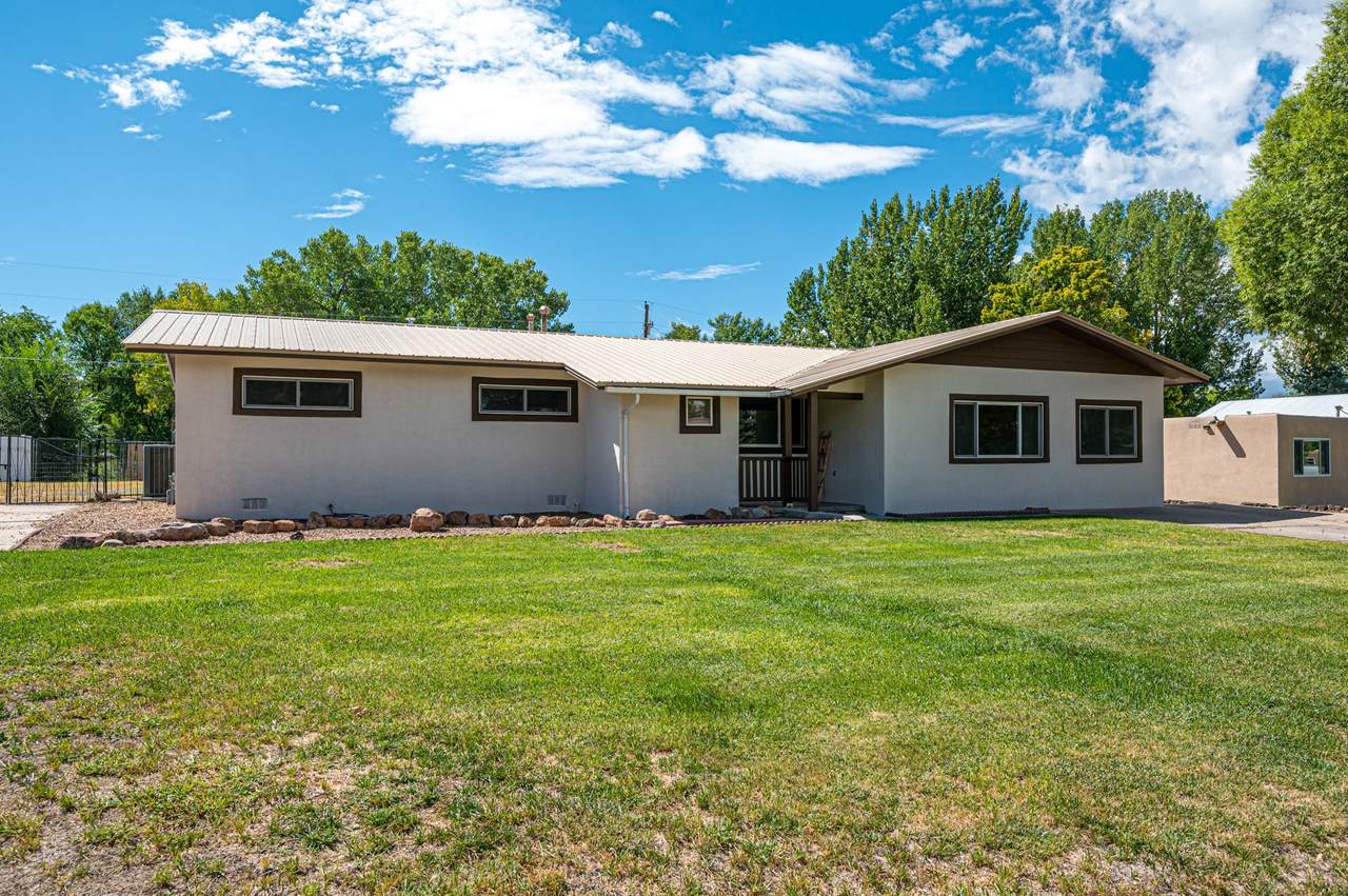 708 Sunset Drive - Photo 1