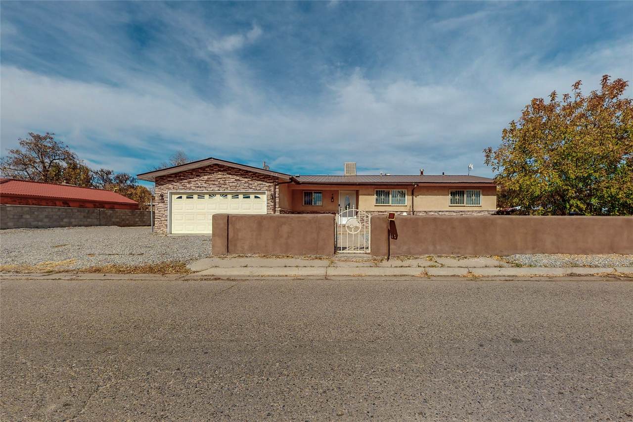 813 Ash Loop - Photo 1