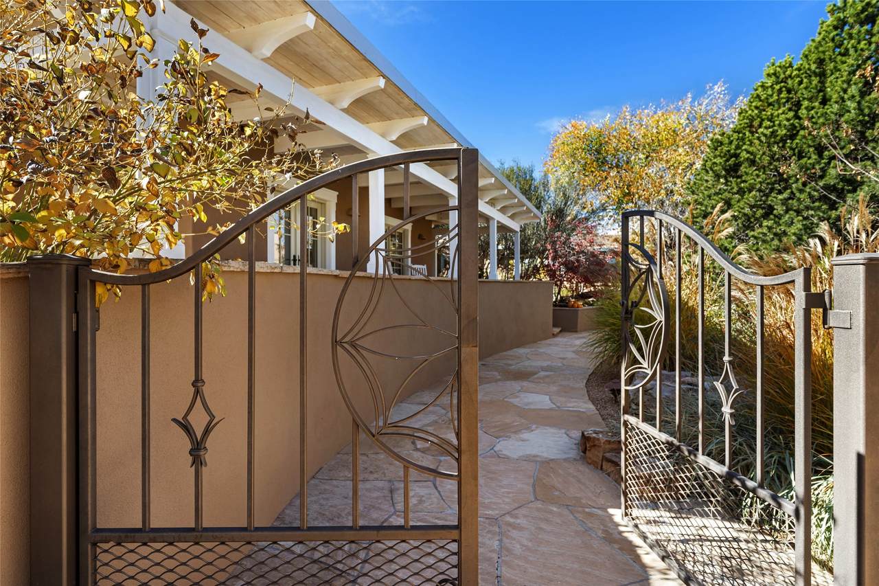 22 Hawthorne Circle - Photo 1