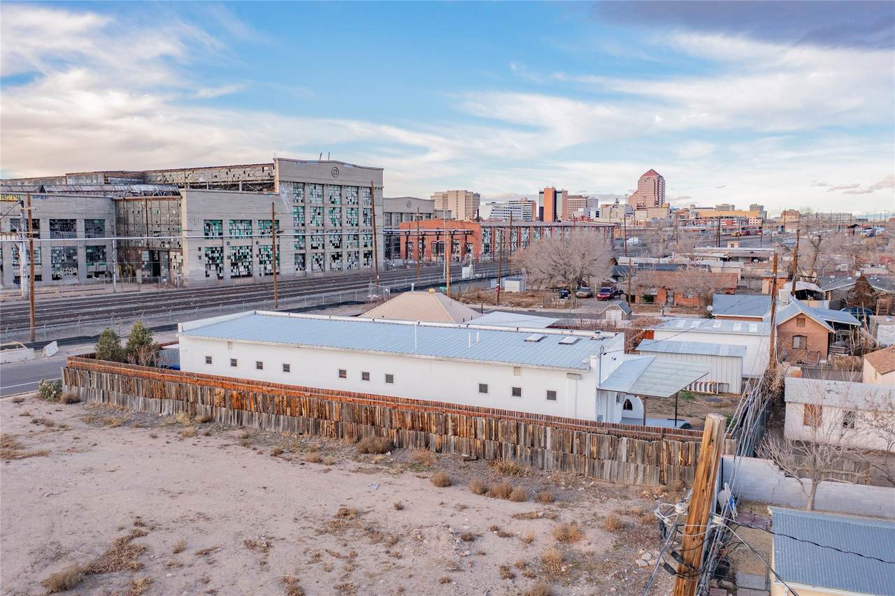 908 & 910 Commercial Street - Photo 1