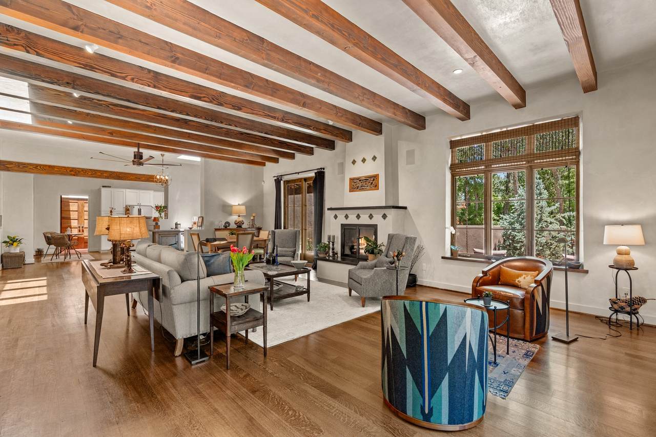 942 Palace Avenue - Photo 1
