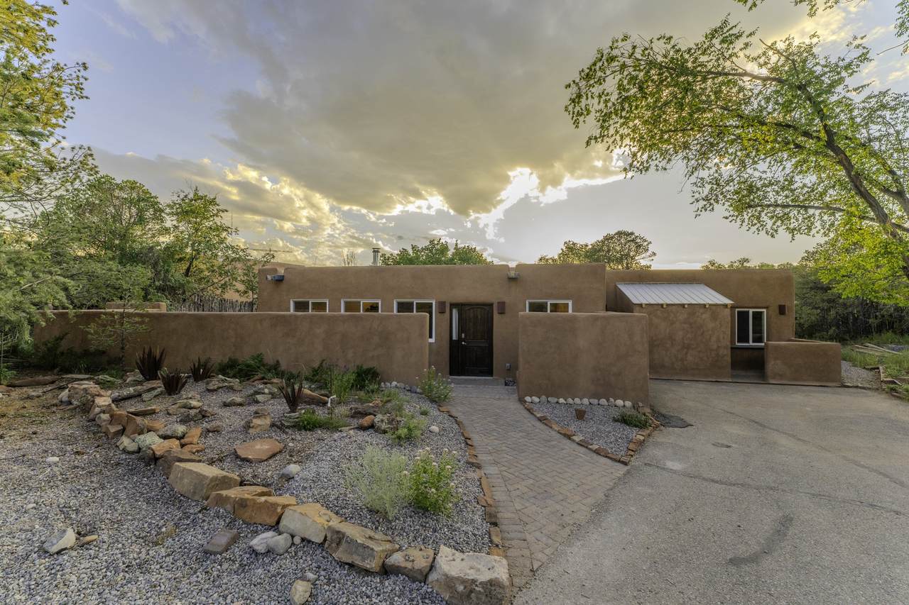 706 Juniper - Photo 1