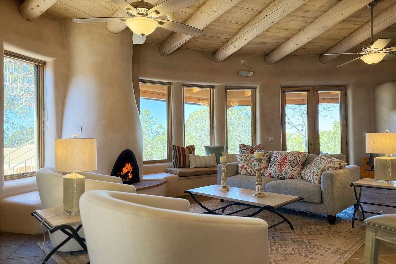 https://bt-photos.global.ssl.fastly.net/santafe/1280_boomver_1_202501137-2.jpg