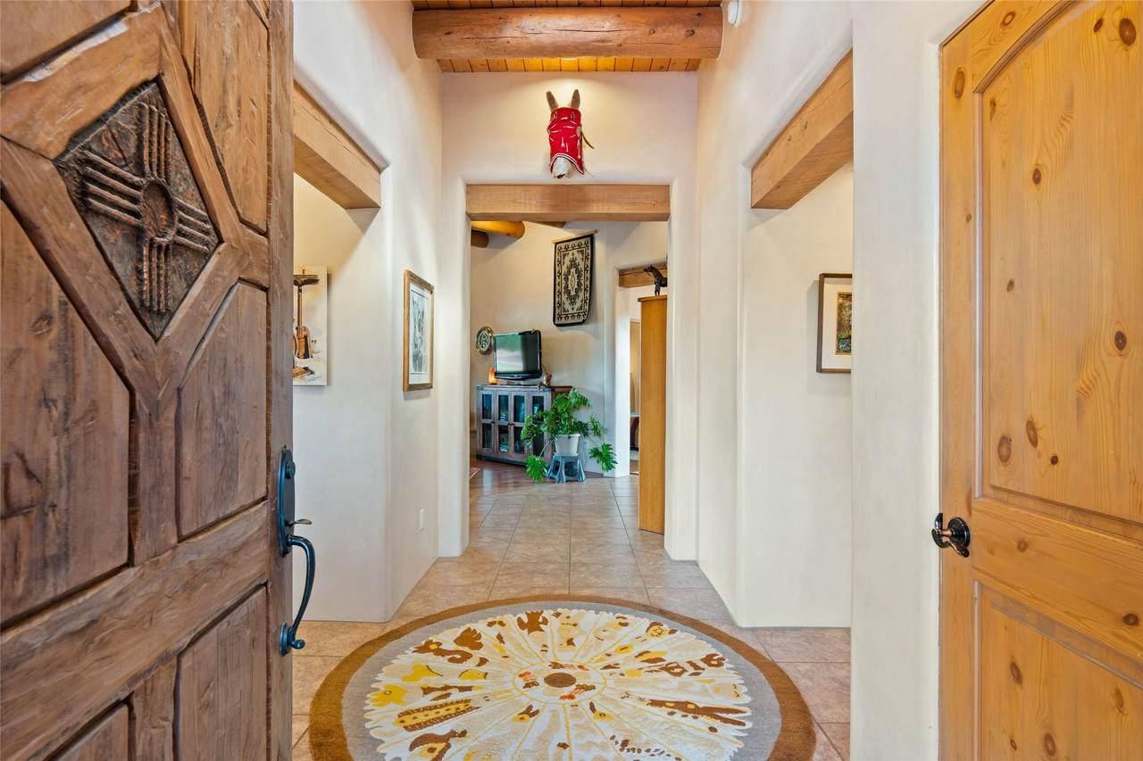https://bt-photos.global.ssl.fastly.net/santafe/1280_boomver_1_202501847-2.jpg