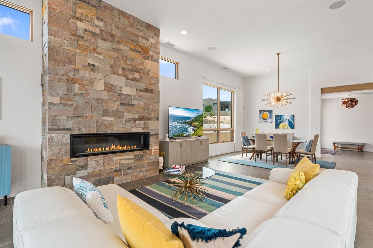 33 Valverde Lane - Photo 1