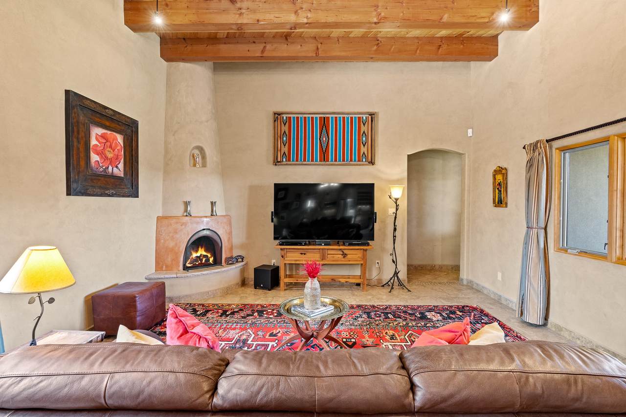 https://bt-photos.global.ssl.fastly.net/santafe/1280_boomver_1_202502207-2.jpg