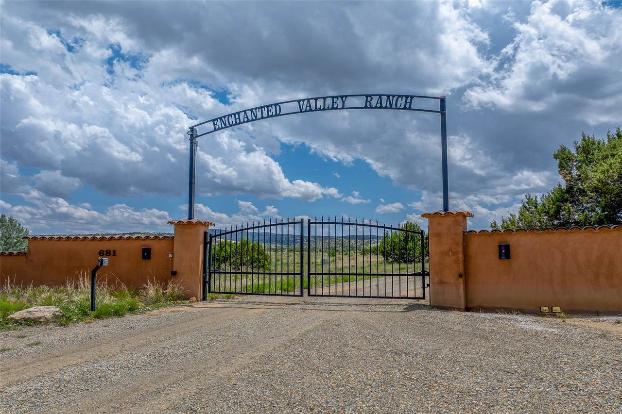 https://bt-photos.global.ssl.fastly.net/santafe/1280_boomver_1_202502281-2.jpg
