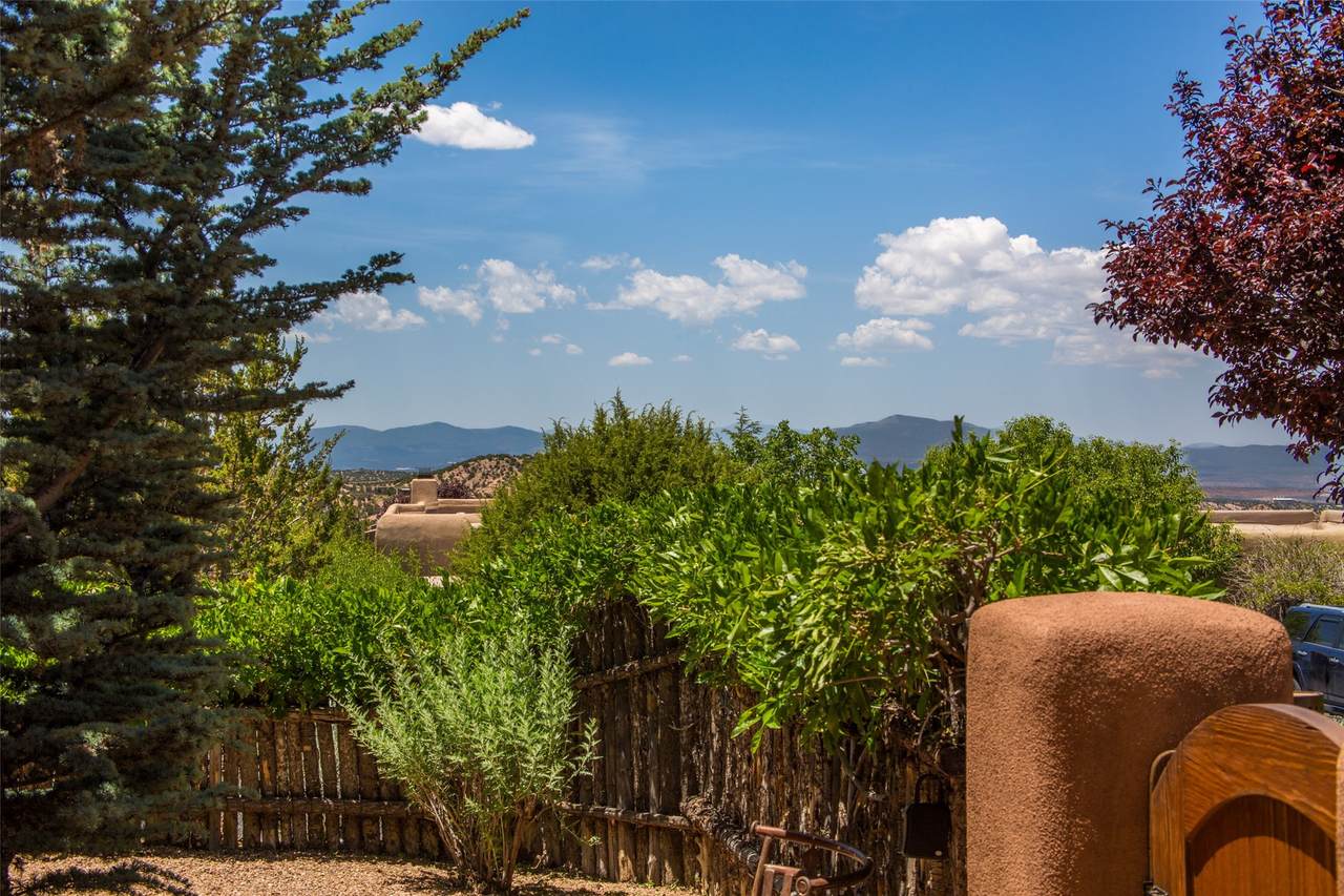 https://bt-photos.global.ssl.fastly.net/santafe/1280_boomver_1_202502890-2.jpg
