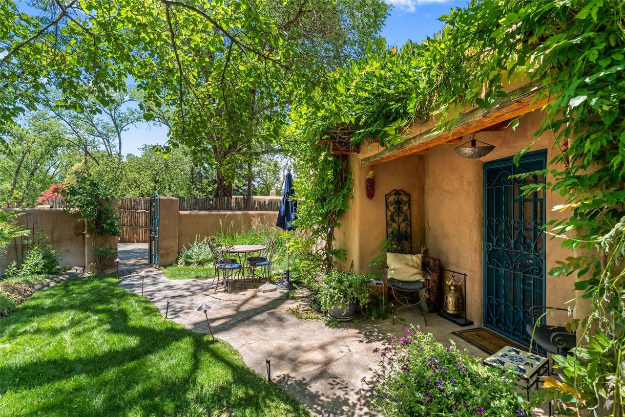 925 Acequia Madre - Photo 1