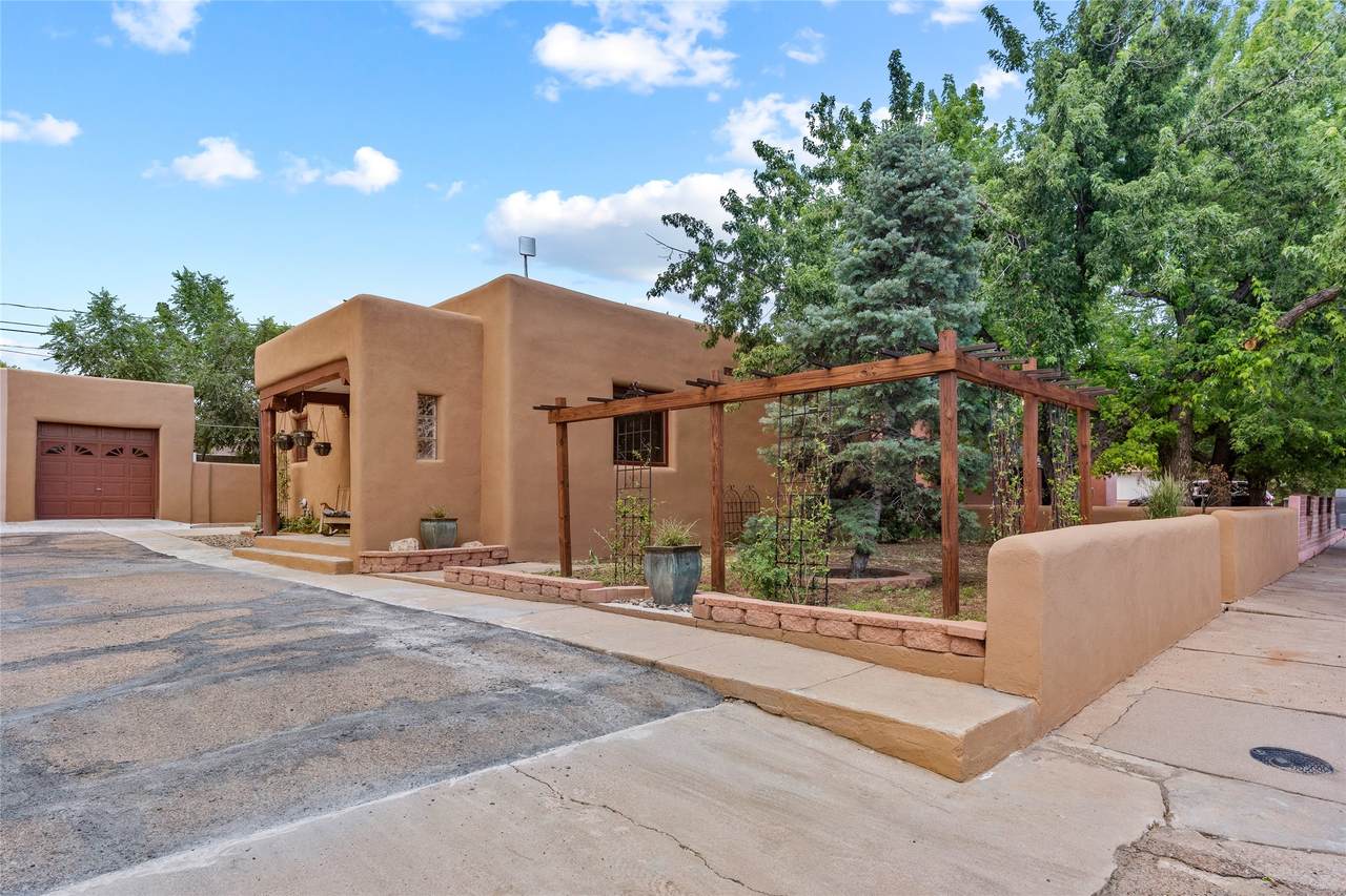 845 Gilmore - Photo 1