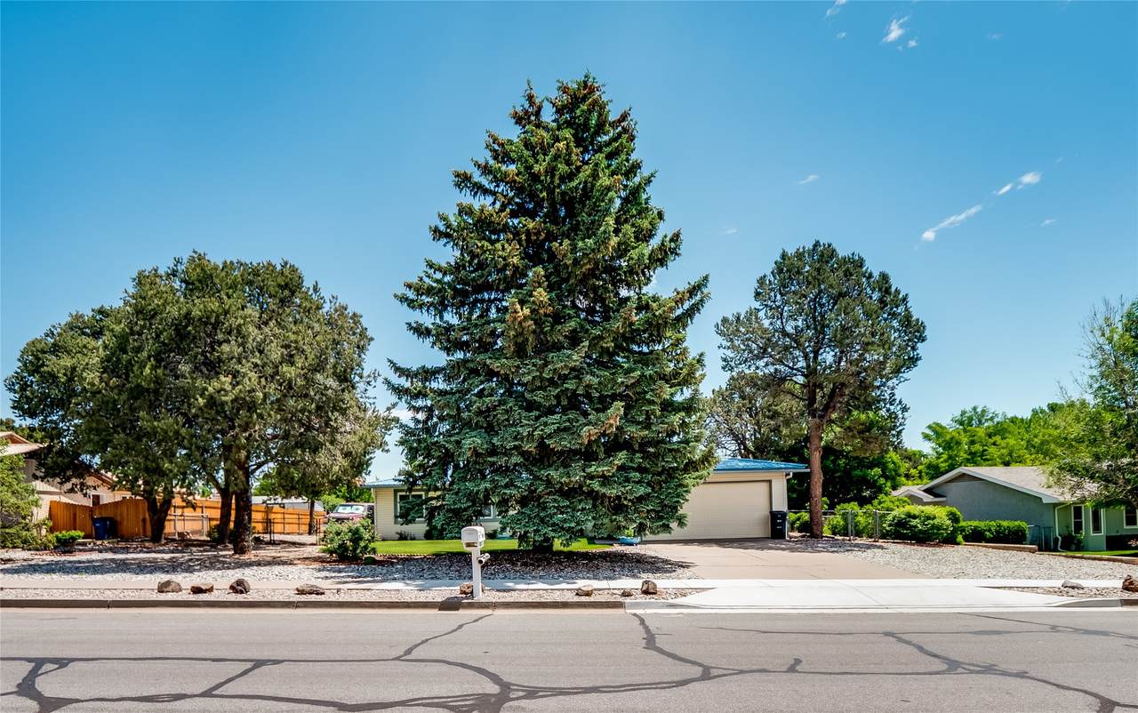 208 Rover Boulevard - Photo 1