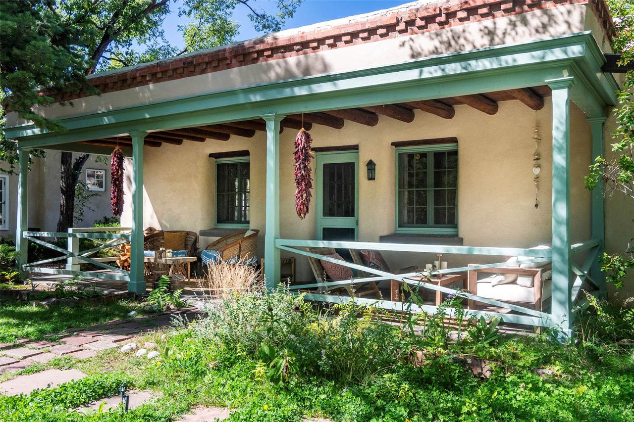 404 San Antonio Street - Photo 1