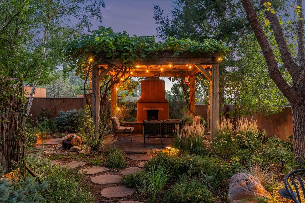 https://bt-photos.global.ssl.fastly.net/santafe/1280_boomver_1_202504256-2.jpg