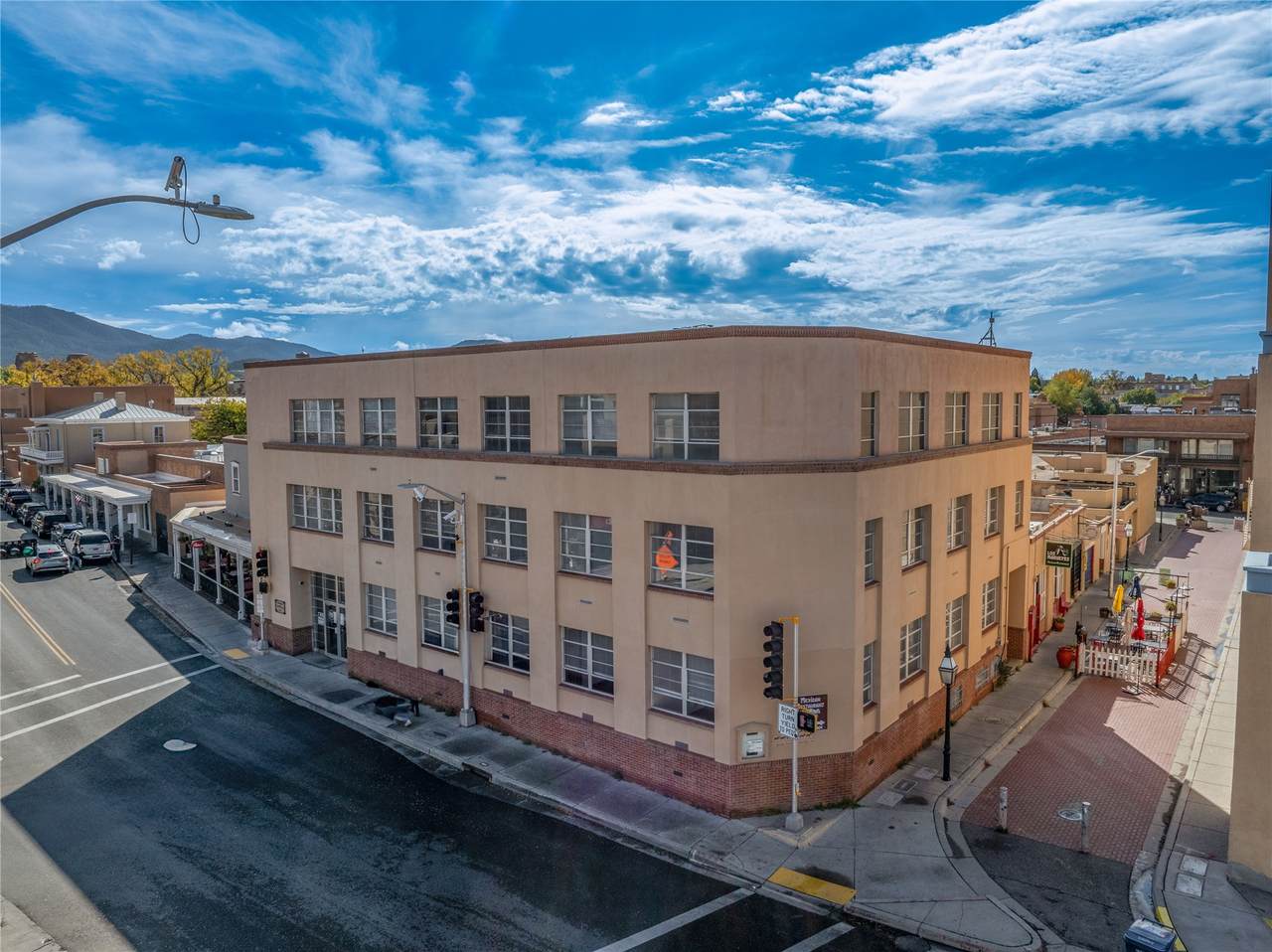 142 W Palace Avenue - Photo 1