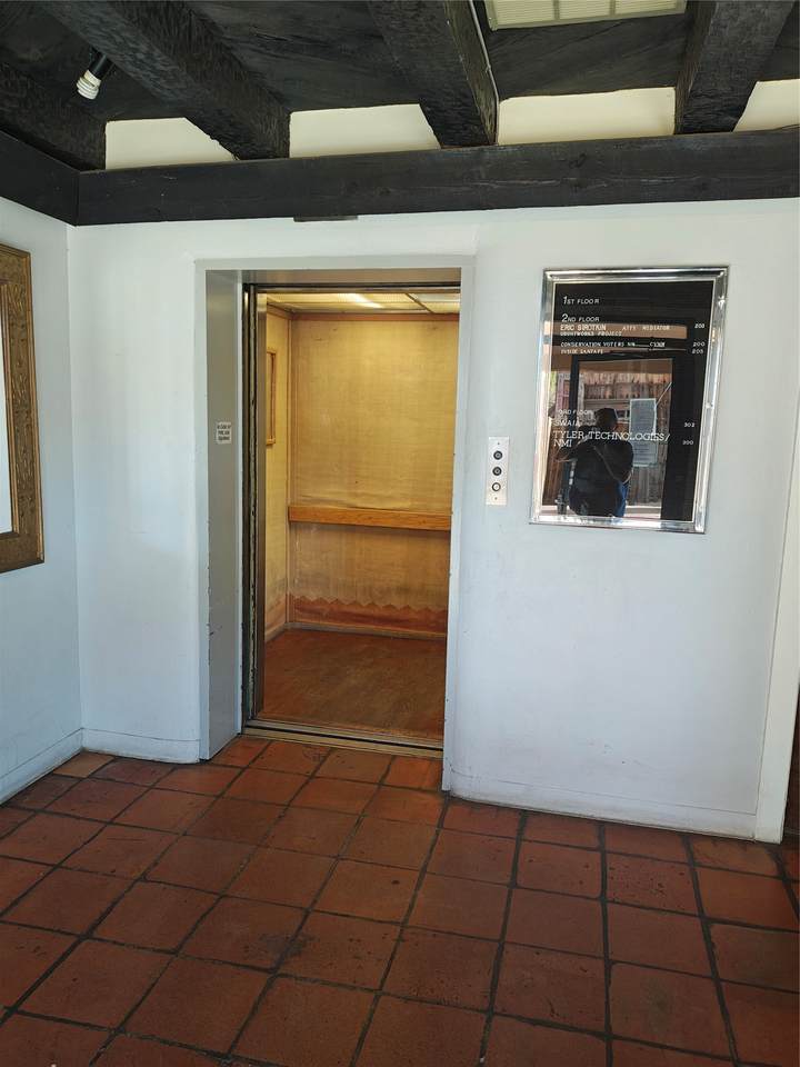 https://bt-photos.global.ssl.fastly.net/santafe/1280_boomver_1_202505194-2.jpg