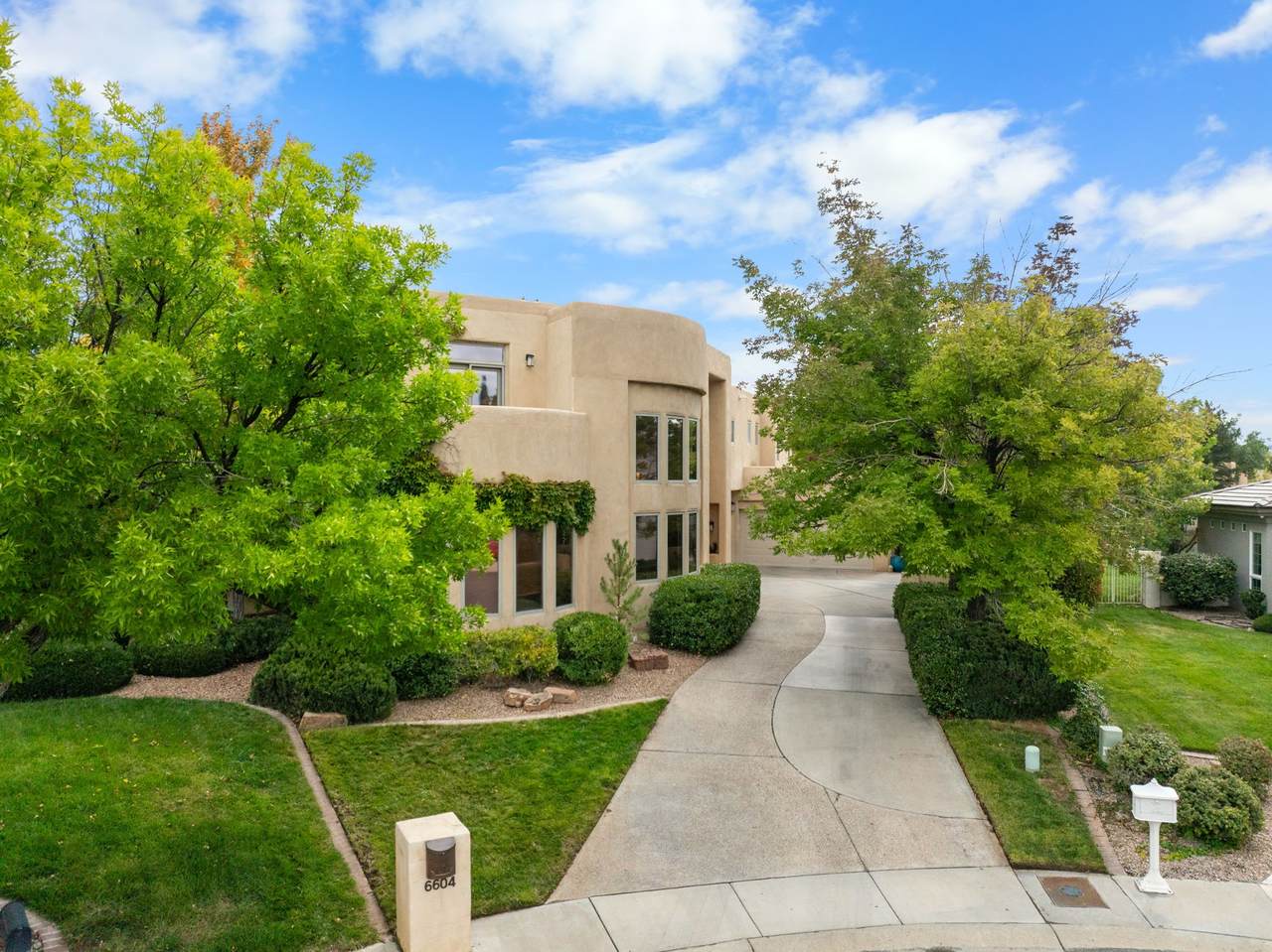 6604 Paddington - Photo 1